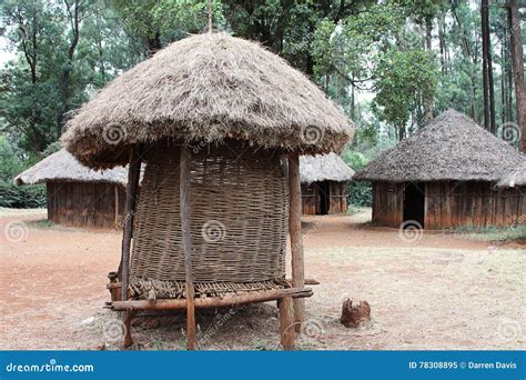 Huts In Traditional Kenyan Village Stock Image Image Of Roof