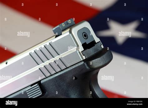 Pistola Con Bandera De Los Estados Unidos El Derecho A Portar Armas