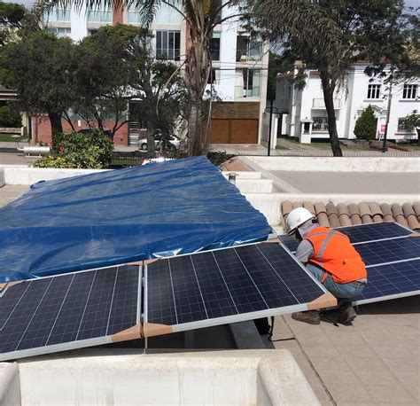 Instalación de paneles solares - Converge Architecture