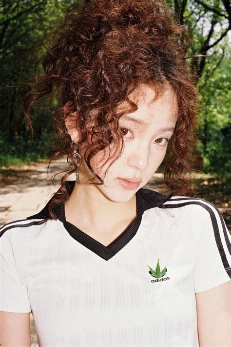 C Ng Ch A Gen Z Showbiz Ch I L N Di N Bikini Khoe L Ng Tr N N Ng B Ng