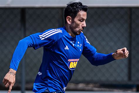 Cruzeiro Renova Contrato De Volante Ariel Cabral