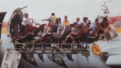 Horrifying Moment Roof Of Aloha Airlines Plane Blasted Off At 24 000ft