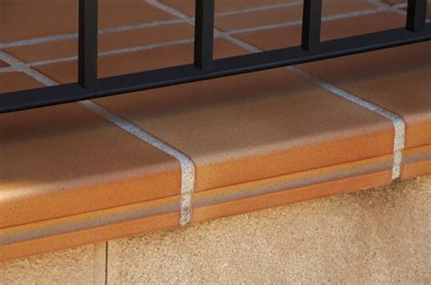 Straight step 25cm Natural Gres de Aragón pool finishes exterior steps