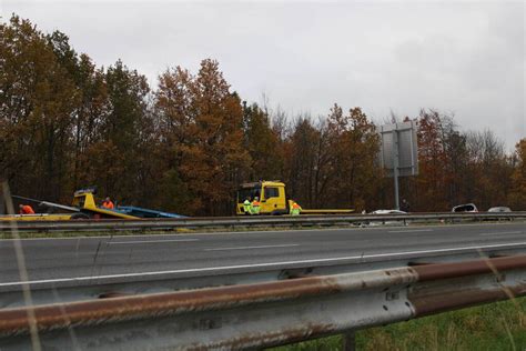 Auto Over De Kop Bij Ongeval Op A Rijksweg A In Heerlen