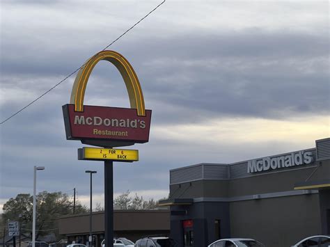 This single arch McDonald's sign. : r/mildlyinteresting