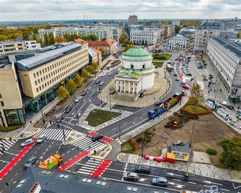 Plac Trzech Krzyży - Architektura, planowanie, zabytki