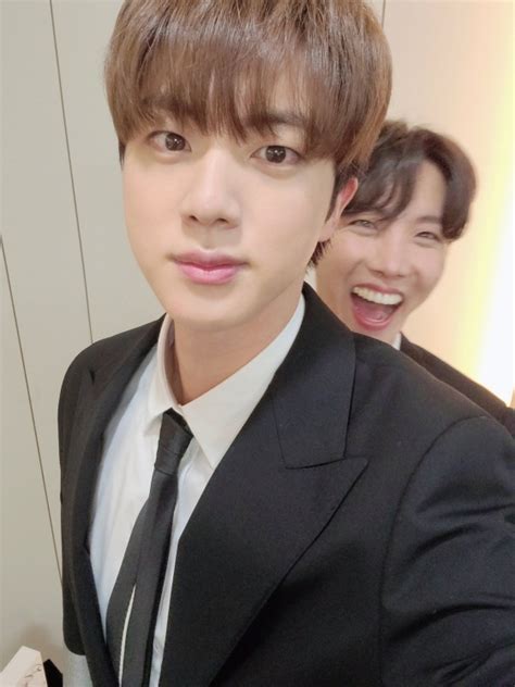 방탄소년단 진 흔들림 없는 잘생김 오늘도 왕자님 스타뉴스