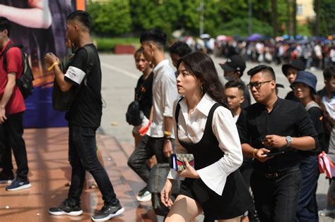 Fan Liên Quân Mobile biến Quần Ngựa thành chảo lửa Các hot girl cháy hết mình với chung kết