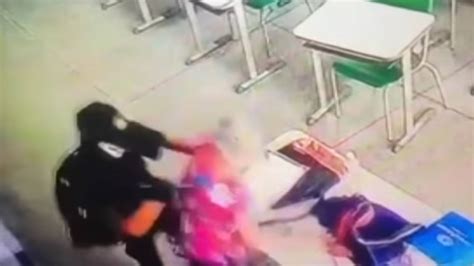 Vídeo Câmeras de segurança registraram ataque de aluno em escola