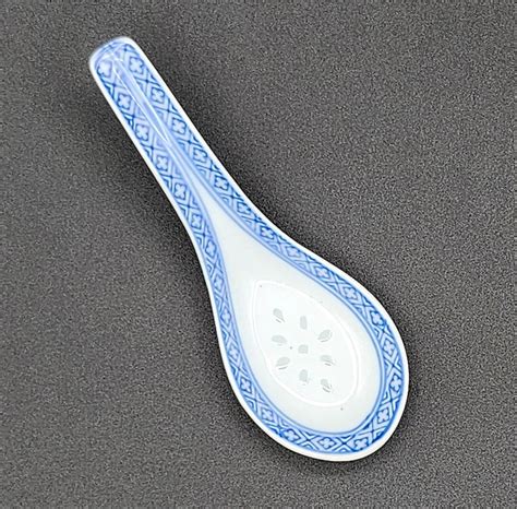 Vintage Chinese Soup Spoon Rice Grain Pattern Blue And White Hand