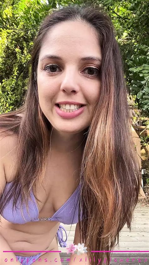 Versaute Bikini Milf Xlilyflowersx Neckt Und Vibriert Drau En Rasierte Muschi Xhamster