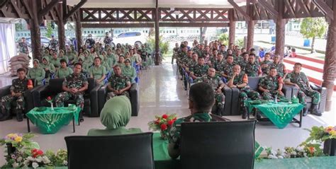 Dandim Bontang Berikan Jam Komandan Kepada Anggota Pns Dan Persit