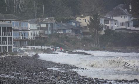 At Least One Death On Oregon Coast Astounding Wave Videos Captured