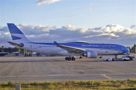 Aerolíneas Argentinas postpones flights to Miami and New York from ...