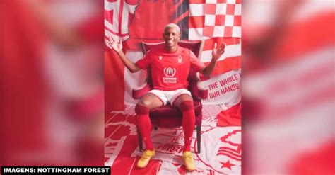 Fardou Danilo Ex Palmeiras Veste Camisa Do Nottingham Forest Em