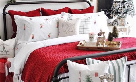 50 Magnificient Red Bedroom Decorating Ideas For You