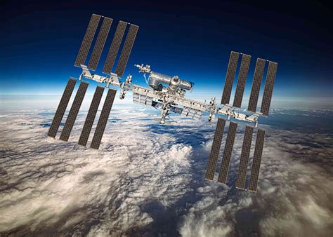 SpaceX to Develop ISS Deorbit Vehicle - SPACE & DEFENSE