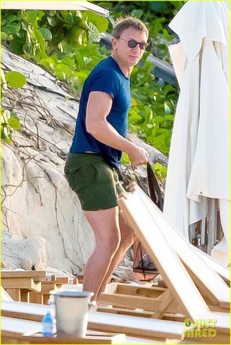 Daniel Craig Rachel Weisz Spent New Year S On The Beach Photo Bikini Daniel Craig