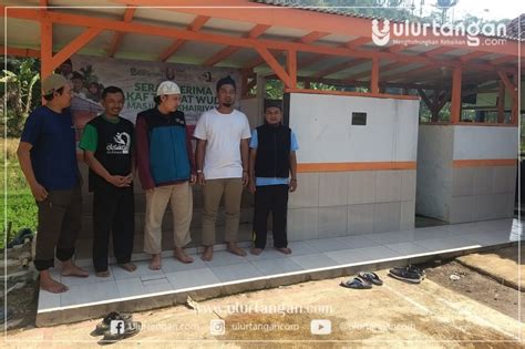 Ulur Tangan Resmikan Pembangunan Wakaf Tempat Wudhu Dan MCK Masjid Al