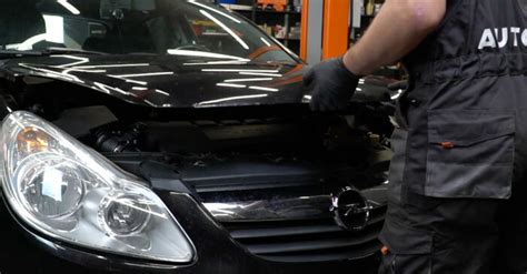 Cómo cambiar bujías de precalentamiento Opel Corsa D Guía de