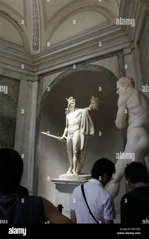 Statue Des Perseus Von Canova Im Vatikanischen Museum In Rom