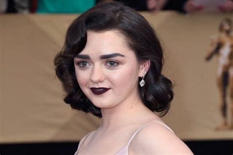 net worth Maisie Williams - SuperbHub