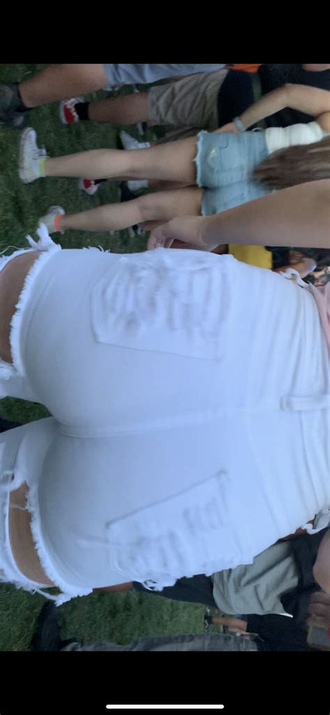 Big Ass Blonde Shakes Her Ass At Me At Concert White Jeans OC Tight Jeans Forum