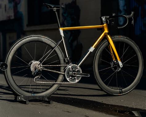 Bossi Strada SS might be the sleekest titanium road race bike ever ...