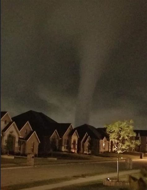 Tornado over Dallas TX last night : r/weather