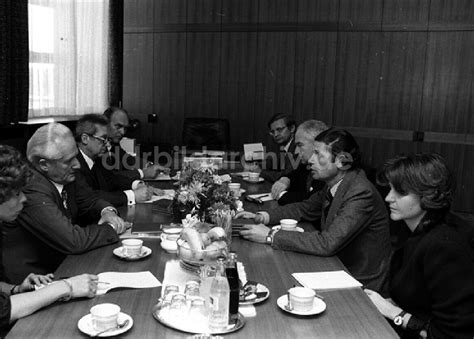 DDR Bildarchiv Berlin Günter Mittag im Gespräch mit Olivier Stirn im