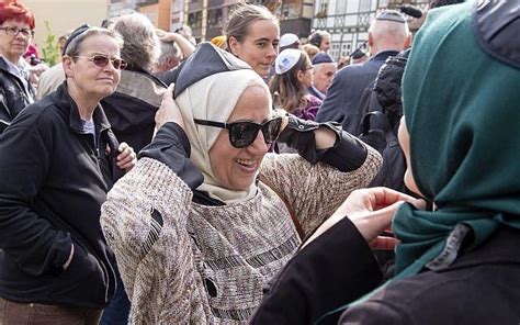 Alemanes Se Unen A Jud Os En Protesta Con Kip Contra Nueva Ola De