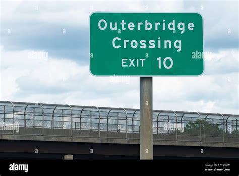 Directional street sign: "Outerbridge Crossing EXIT 10" directing traffic to bridge from New ...