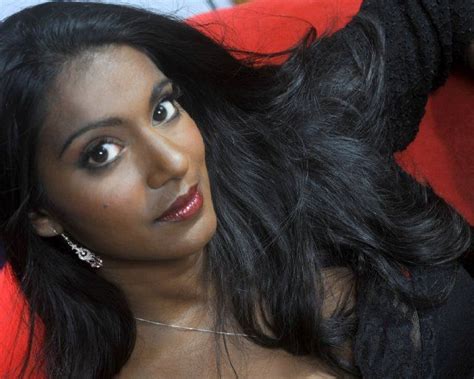 List Some Hot Dark Skinned Dravida Tamil Beauties Here R Kuttichevuru