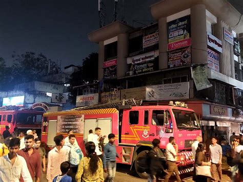 Malad Fire मलाड के शॉपिंग सेंटर में लगी आग दमकल की 9 गाड़िया पहुंची