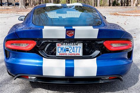 Dodge Srt Viper Gts Launch Edition Makes People Crazy During