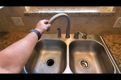 Kitchen Sink Faucet Won T Rotate At Alfred Wilson Blog