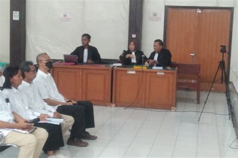 Lima Terdakwa Korupsi Akuisisi Anak Perusahaan Ptba Didakwa Rugikan