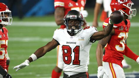 2021 Super Bowl: Antonio Brown catches touchdown in his first Super Bowl appearance a decade ...