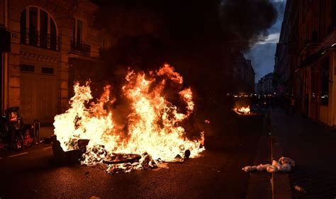 France Violent Clashes Erupt As Macron Ignores Pension Protests