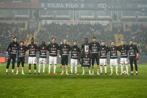 Gaziantep FK Fenerbahçe maçında duygusal anlar Deprem felaketi