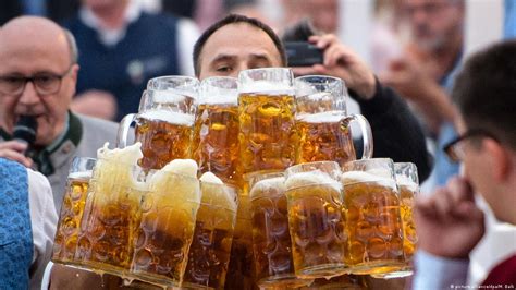 Waiter Breaks World Record For Carrying Beer DW 09 04 2017