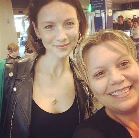 Fã brasileira encontrando a CaitrionaBalfe no aeroporto de Londres