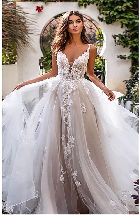 Modèle De Robe De Mariée En Dentelle