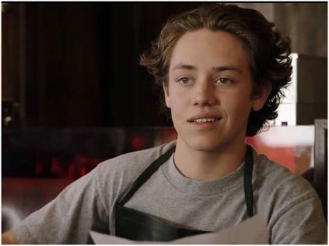 Ethan Cutkosky Bio, Age, Height, Girlfriend, Net Worth, Wiki - Wealthy Spy