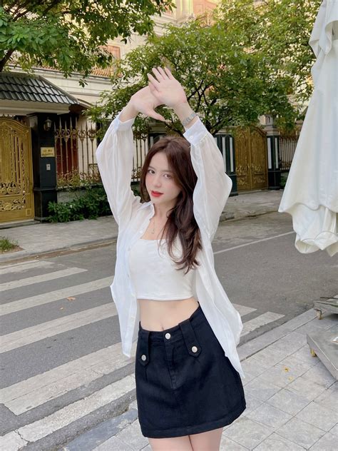 Hot girl đẹp tựa búp bê sống nhận lời khen không ngớt Báo Tri thức và Cuộc sống TIN TỨC