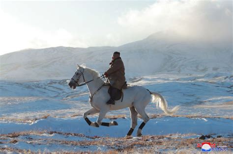 Kim Jong-Un Has An "Epic" Horse Photoshoot And People Can't Help But ...