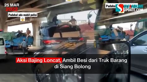 Aksi Bajing Loncat Ambil Besi Dari Truk Barang Di Siang Bolong Youtube