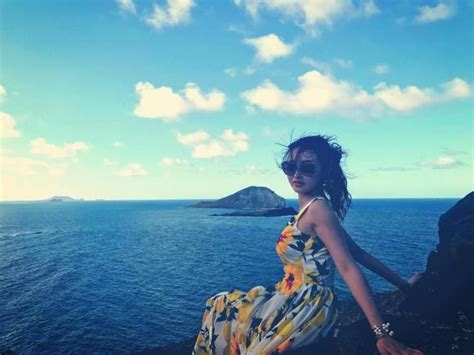 Vợ con của đại gia Minh Nhựa Mặt đẹp như hot girl body nóng bỏng