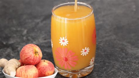 Apple Ginger Juice - Yummieliciouz