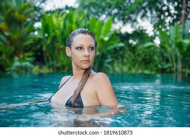 Pretty Woman Bathing Hot Springs Stock Photo 457009888 Shutterstock
